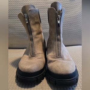 Stylish Tan Heeled Boots